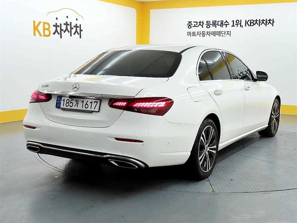 Mercedes Benz E class - Vista 4