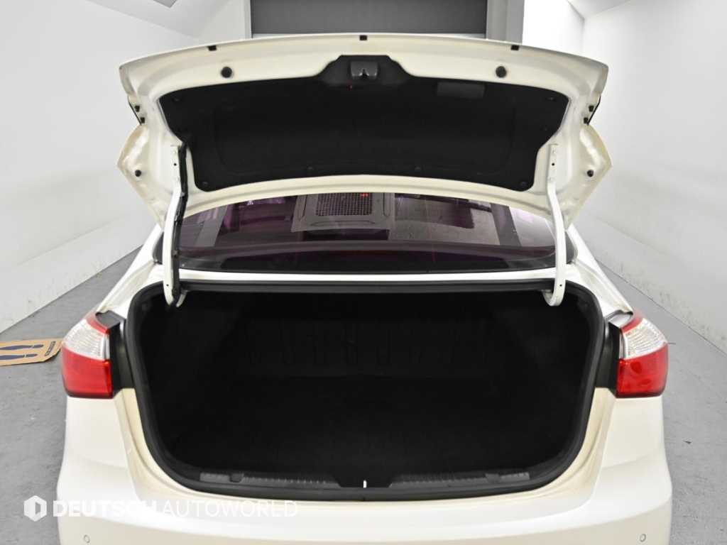 KIA K3 2014 Blanco - Importación desde Corea - HF Imports Iquique - Foto 20