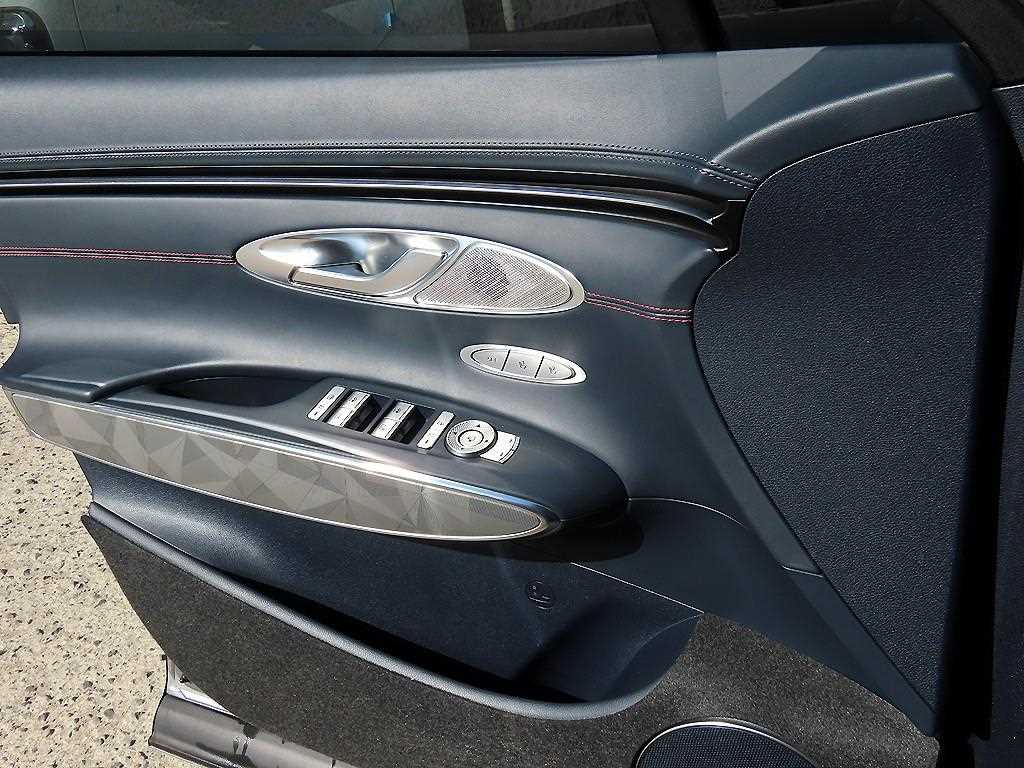 Genesis GV70 - Vista 11