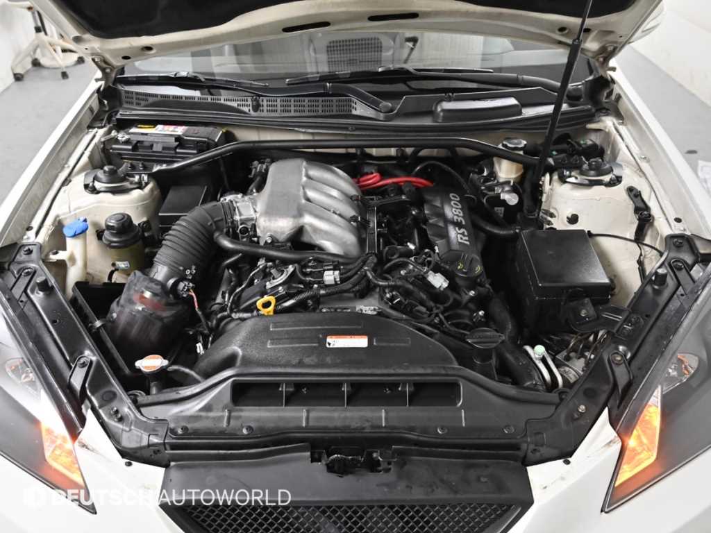 HYUNDAI Genesis - Vista 6