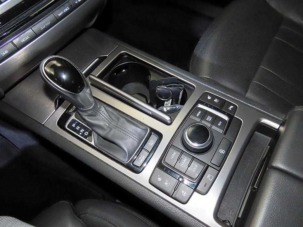 HYUNDAI Genesis - Vista 12