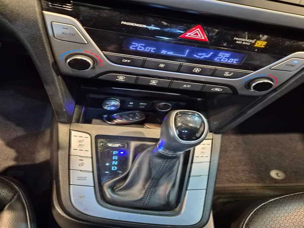 HYUNDAI Avante 2017 Blanco - Importación desde Corea - HF Imports Iquique - Foto 16