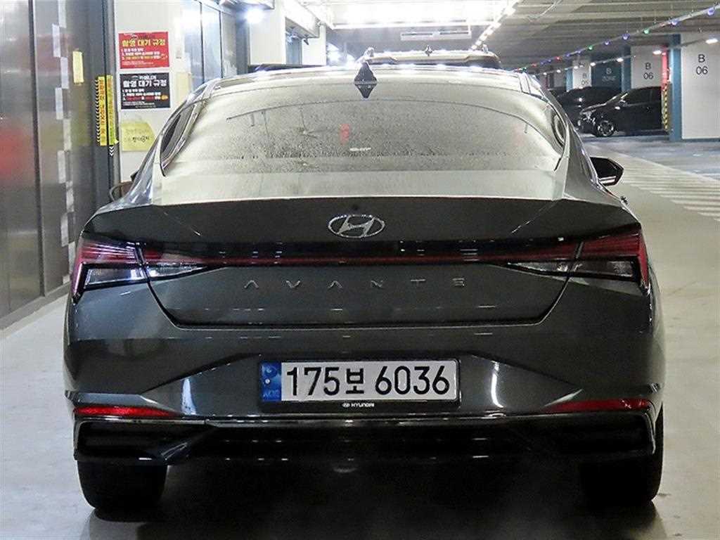 HYUNDAI Avante - Vista 5