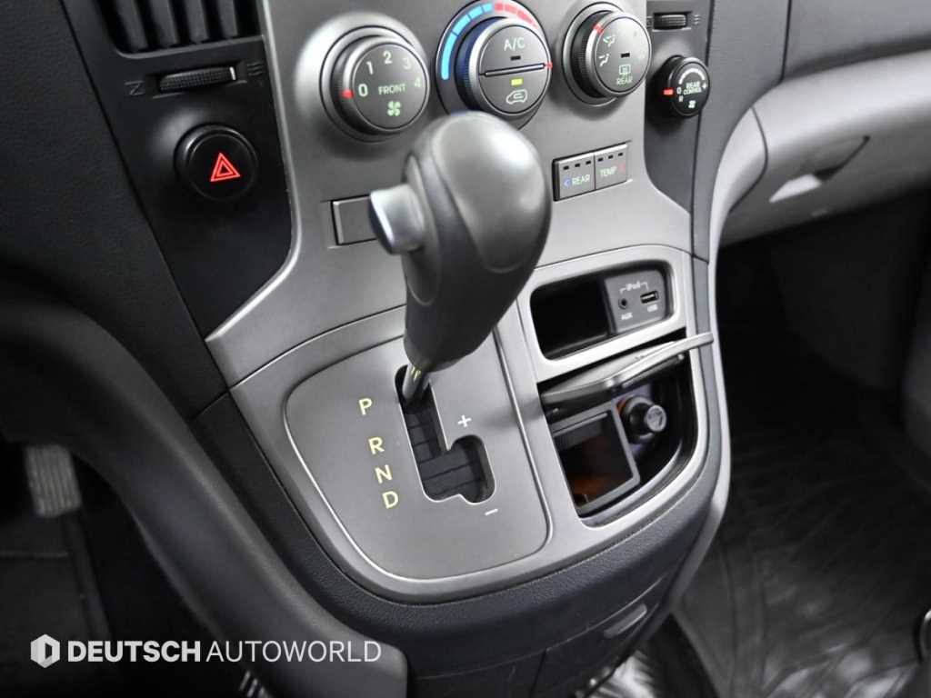 HYUNDAI Starex - Vista 9