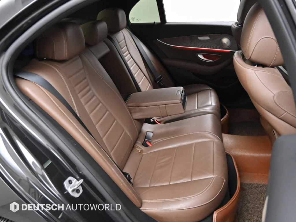 Mercedes Benz E class - Vista 12