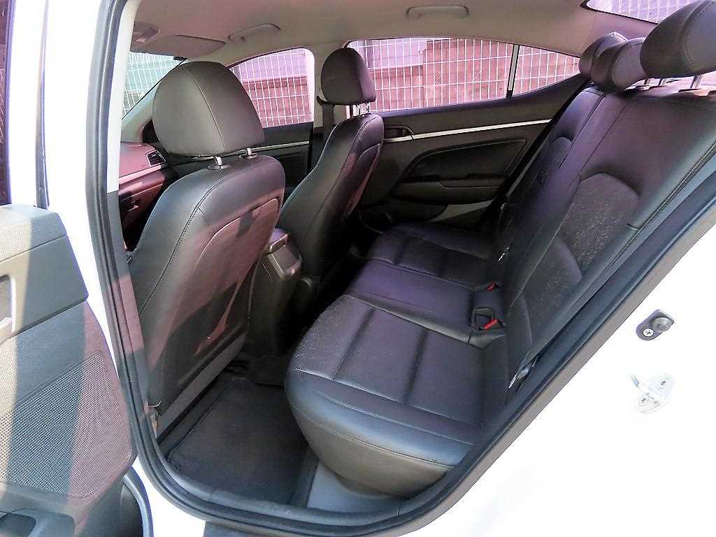 HYUNDAI Avante - Vista 6