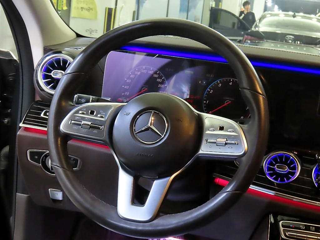 Mercedes Benz CLS Class - Vista 8