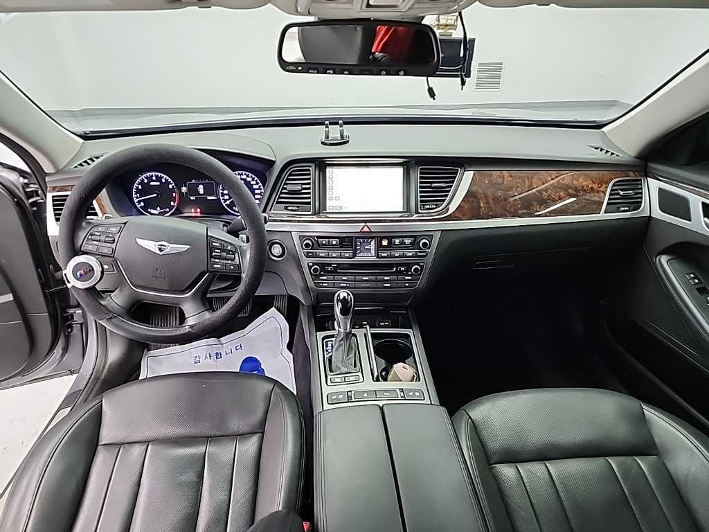 HYUNDAI Genesis - Vista 7