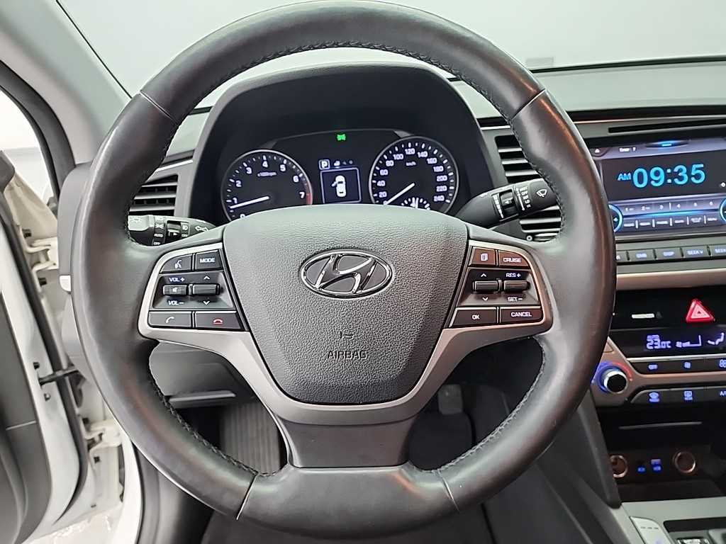 HYUNDAI Avante - Vista 9