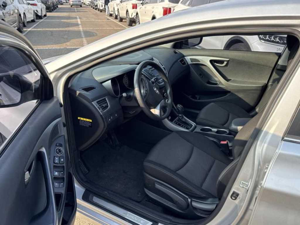 HYUNDAI Avante - Vista 6