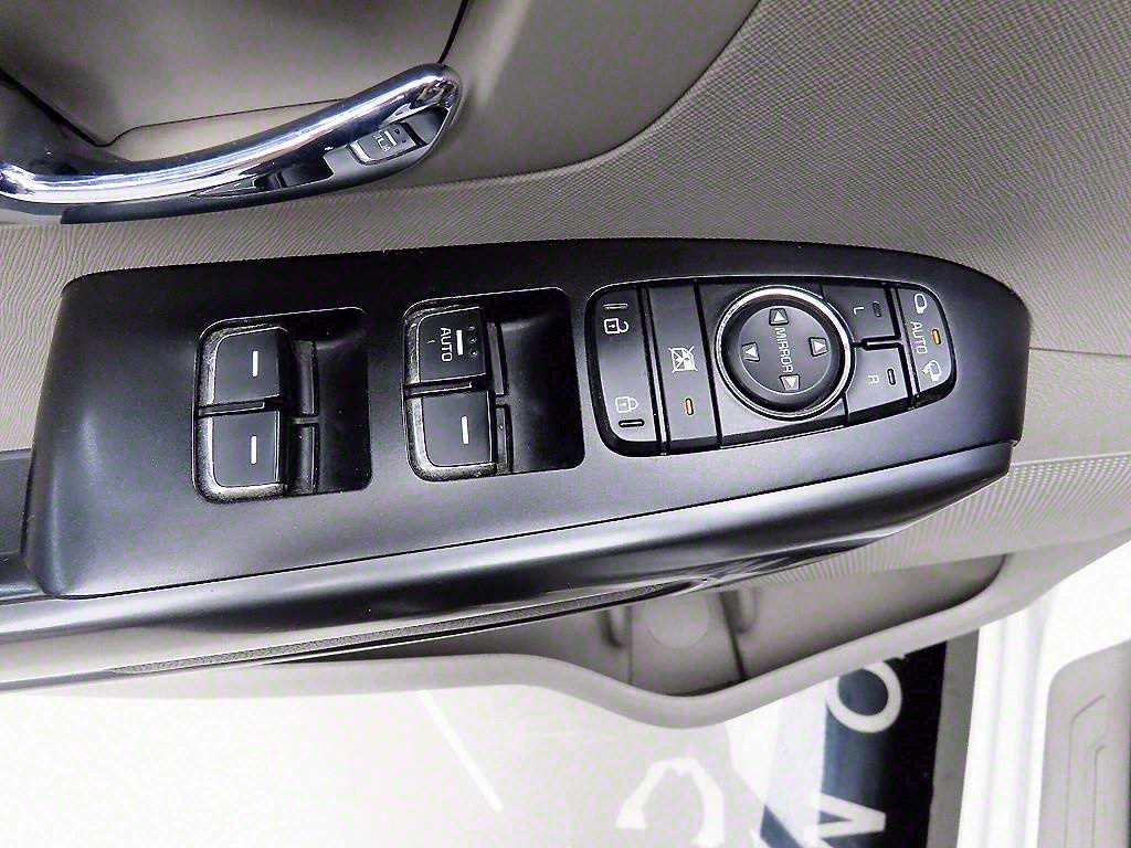 KIA Carnival - Vista 11