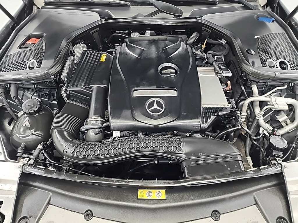 Mercedes Benz E class - Vista 5