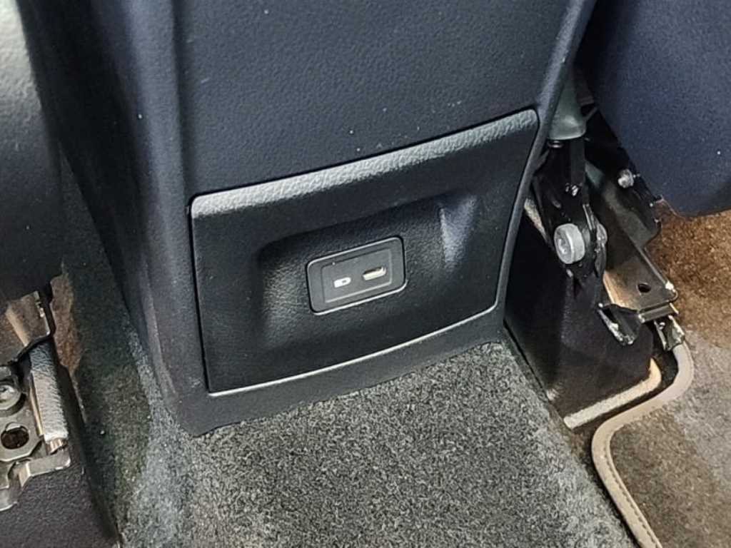 Mercedes Benz GLB Class - Vista 12