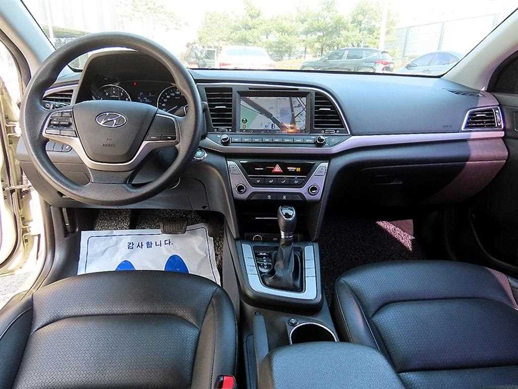 HYUNDAI Avante - Vista 7