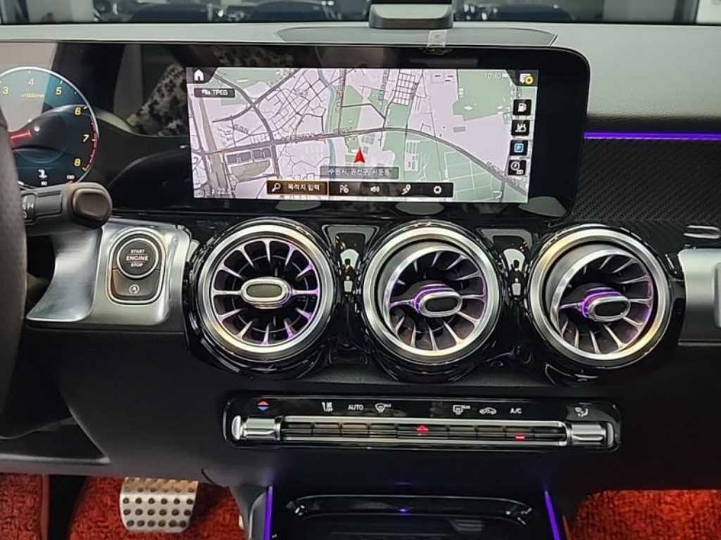 Mercedes Benz GLB Class - Vista 9