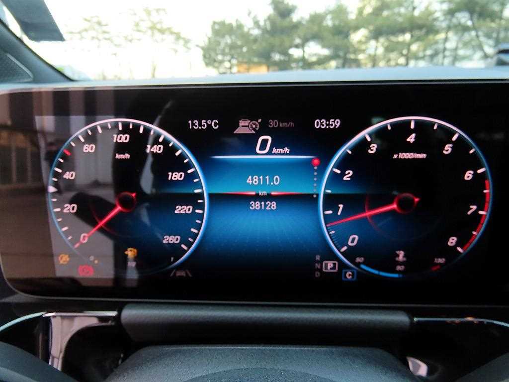 Mercedes Benz GLA Class - Vista 9