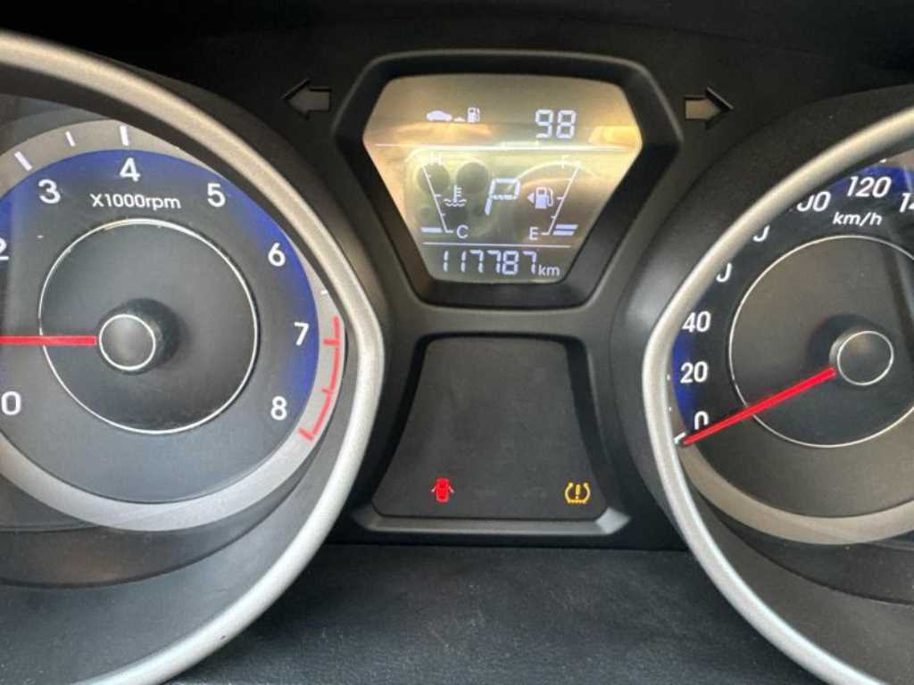 HYUNDAI Avante - Vista 8