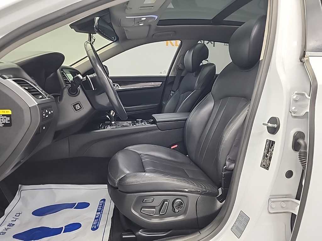 HYUNDAI Genesis - Vista 11