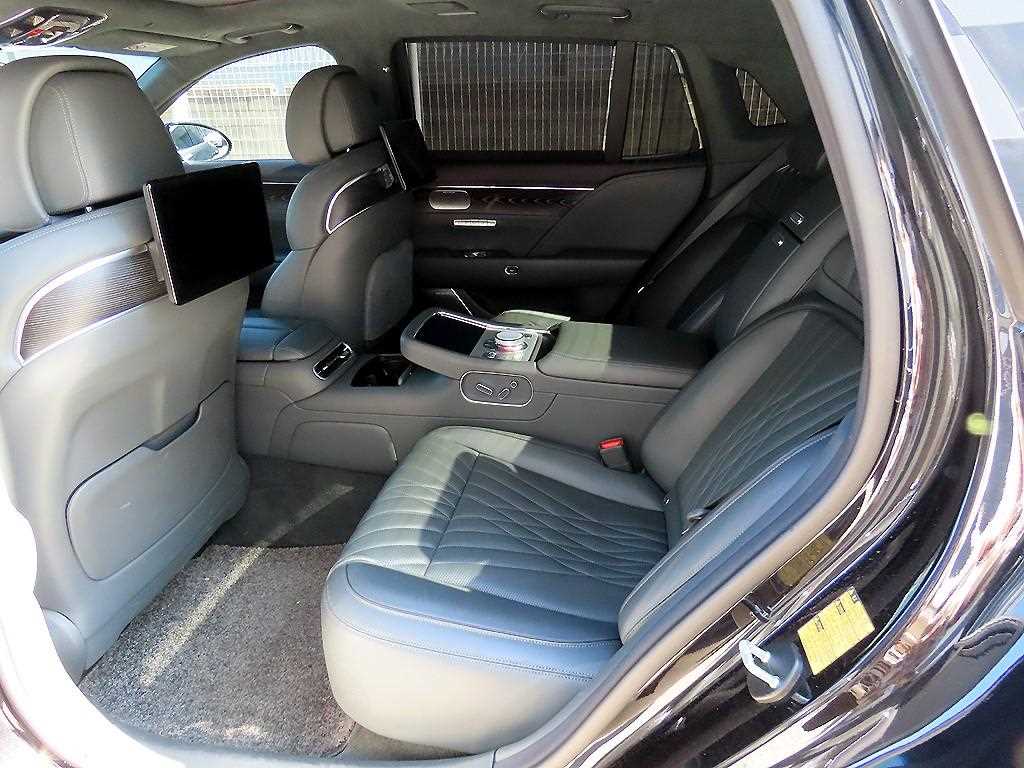 Genesis G90 - Vista 6