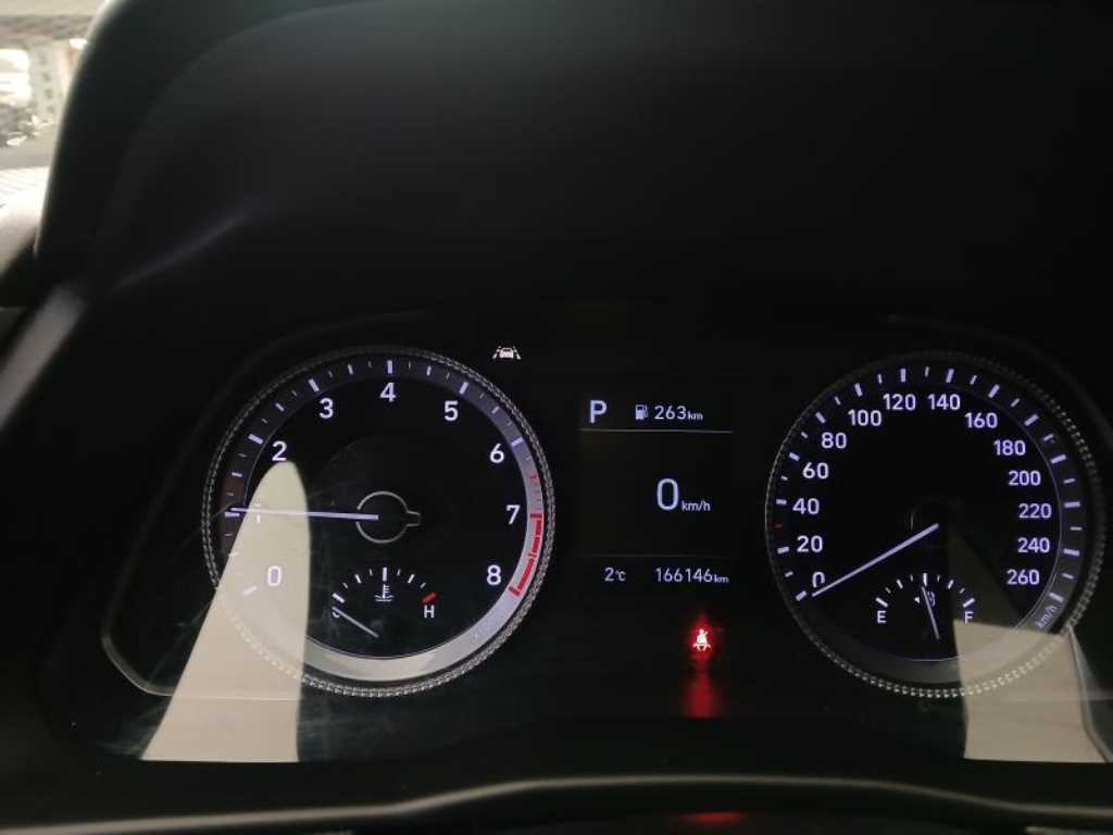 HYUNDAI Sonata - Vista 9