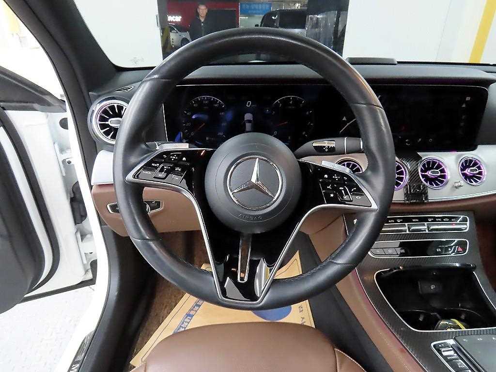 Mercedes Benz E class - Vista 9