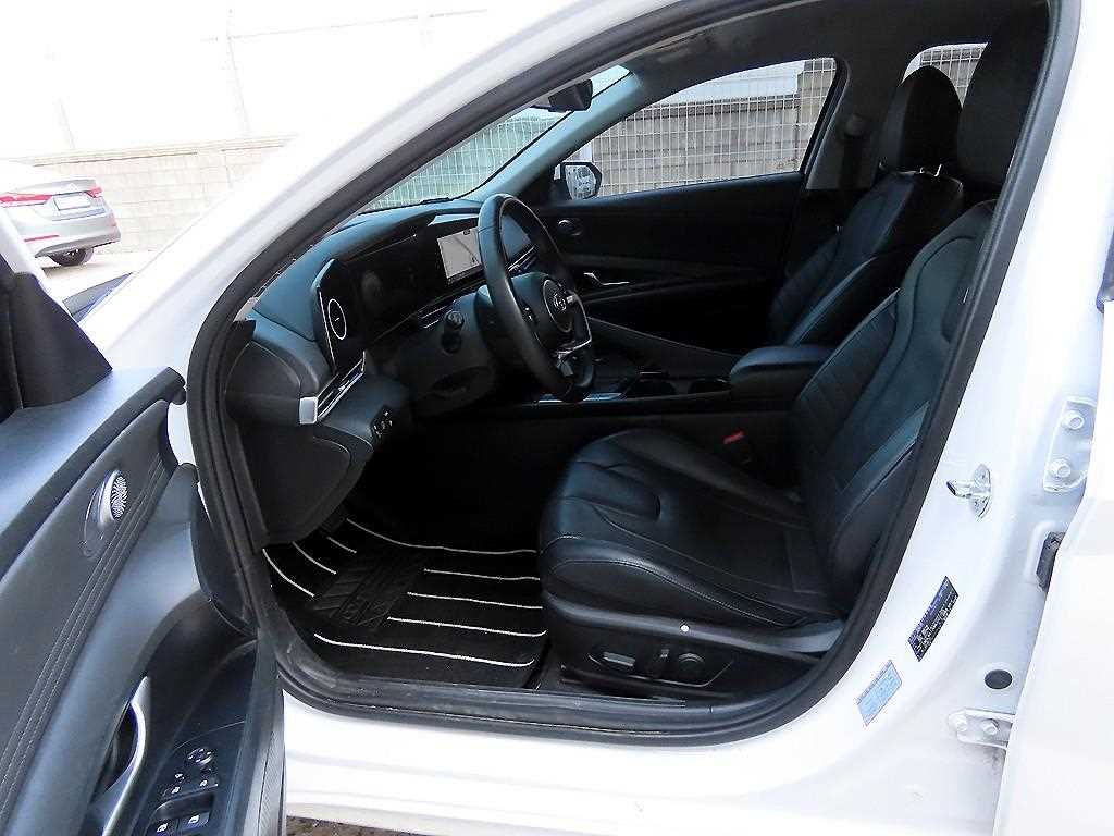 HYUNDAI Avante - Vista 5