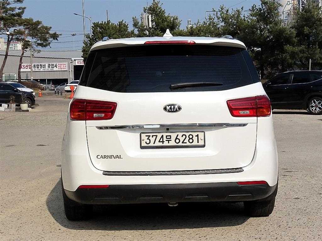 KIA Carnival - Vista 4