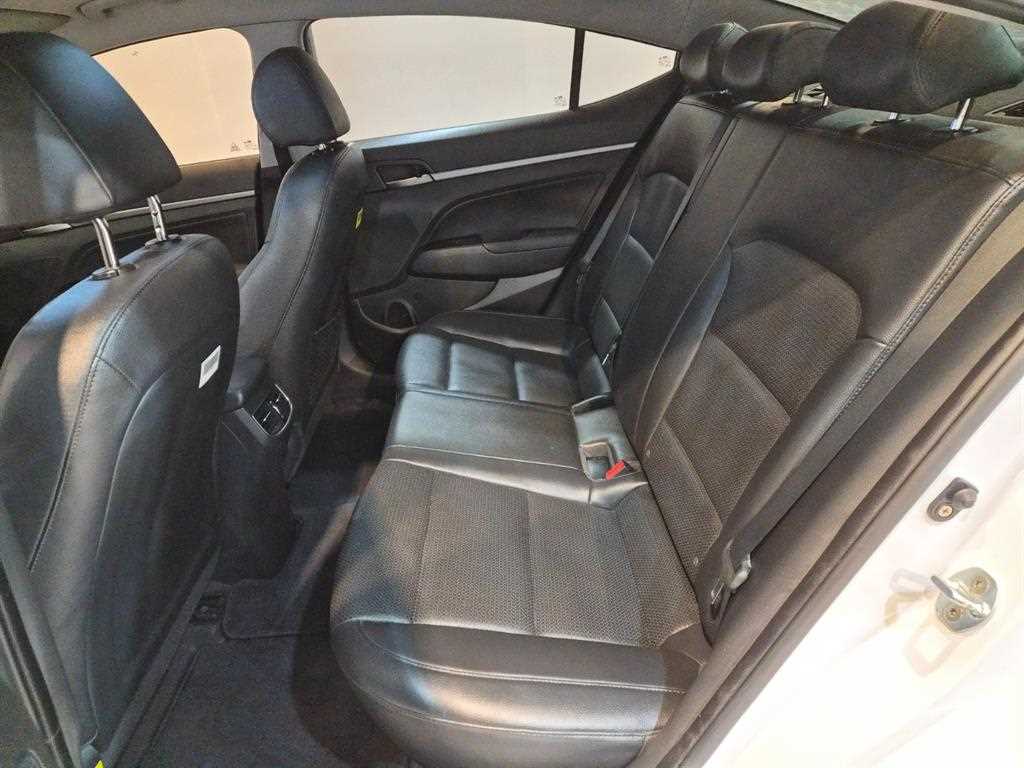 HYUNDAI Avante - Vista 6