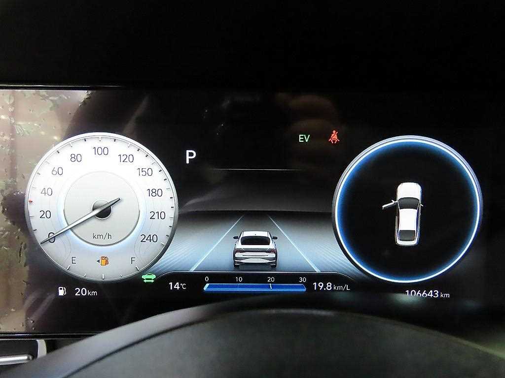 HYUNDAI Avante - Vista 9