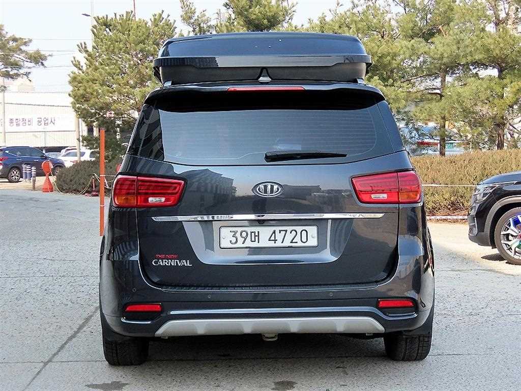 KIA Carnival - Vista 4