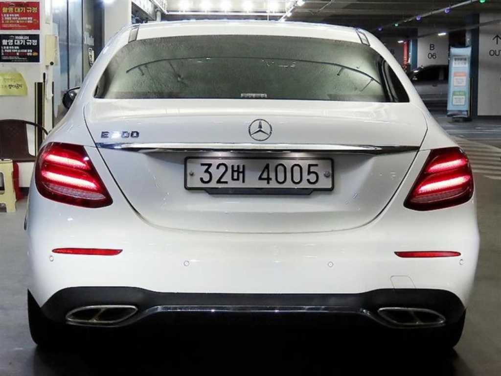 Mercedes Benz E class - Vista 5