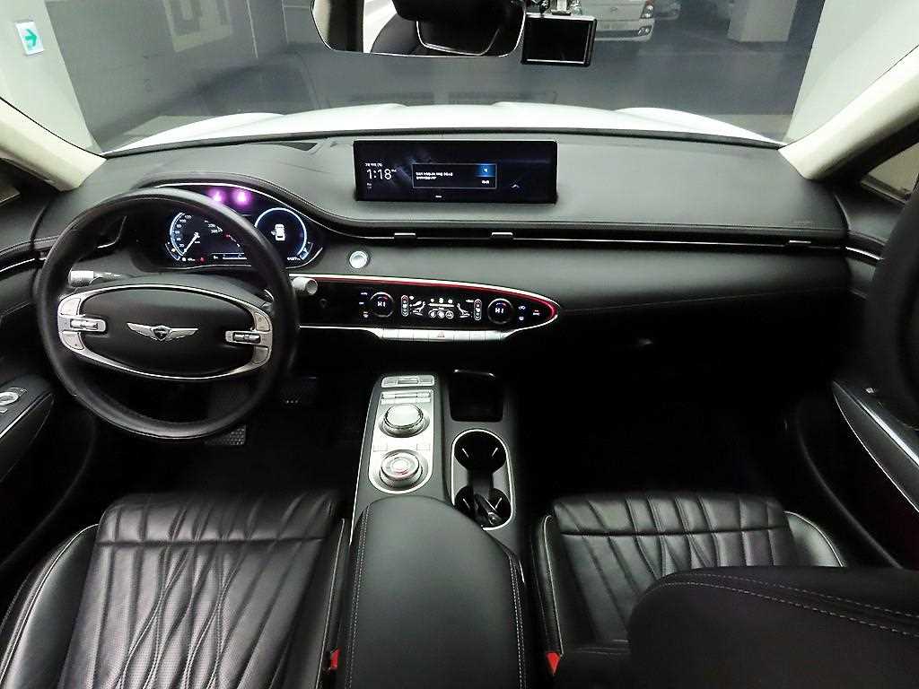 Genesis GV70 - Vista 8