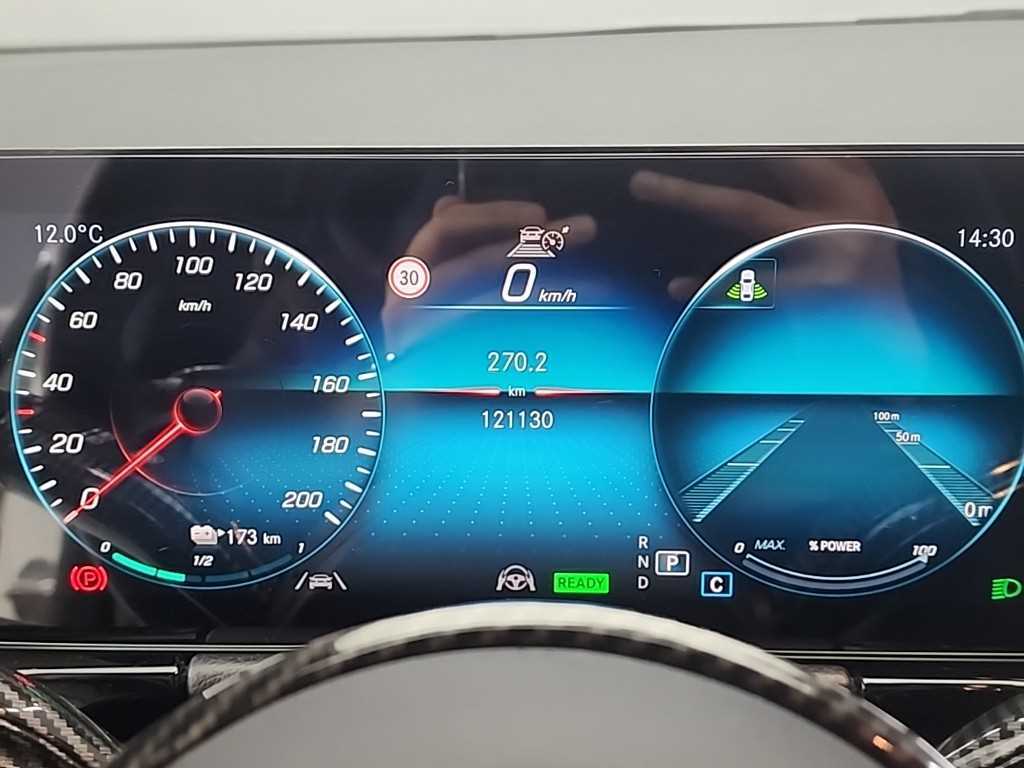 Mercedes Benz EQA - Vista 6