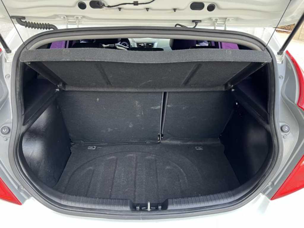 HYUNDAI Accent - Vista 4