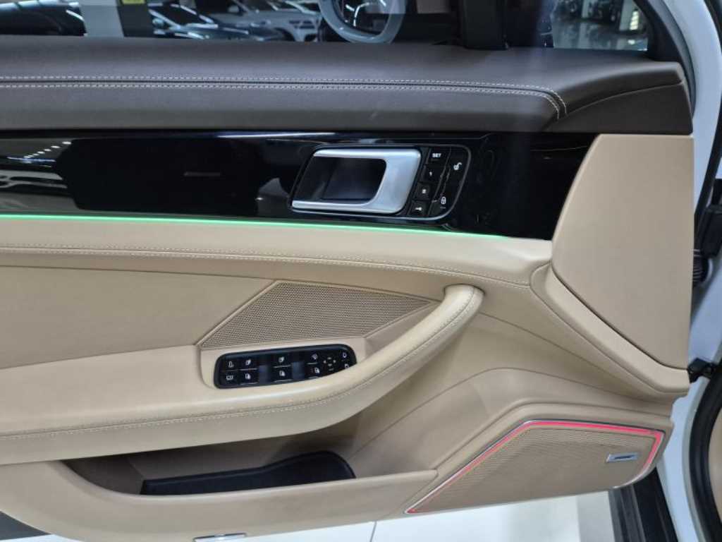 Porsche Panamera - Vista 12