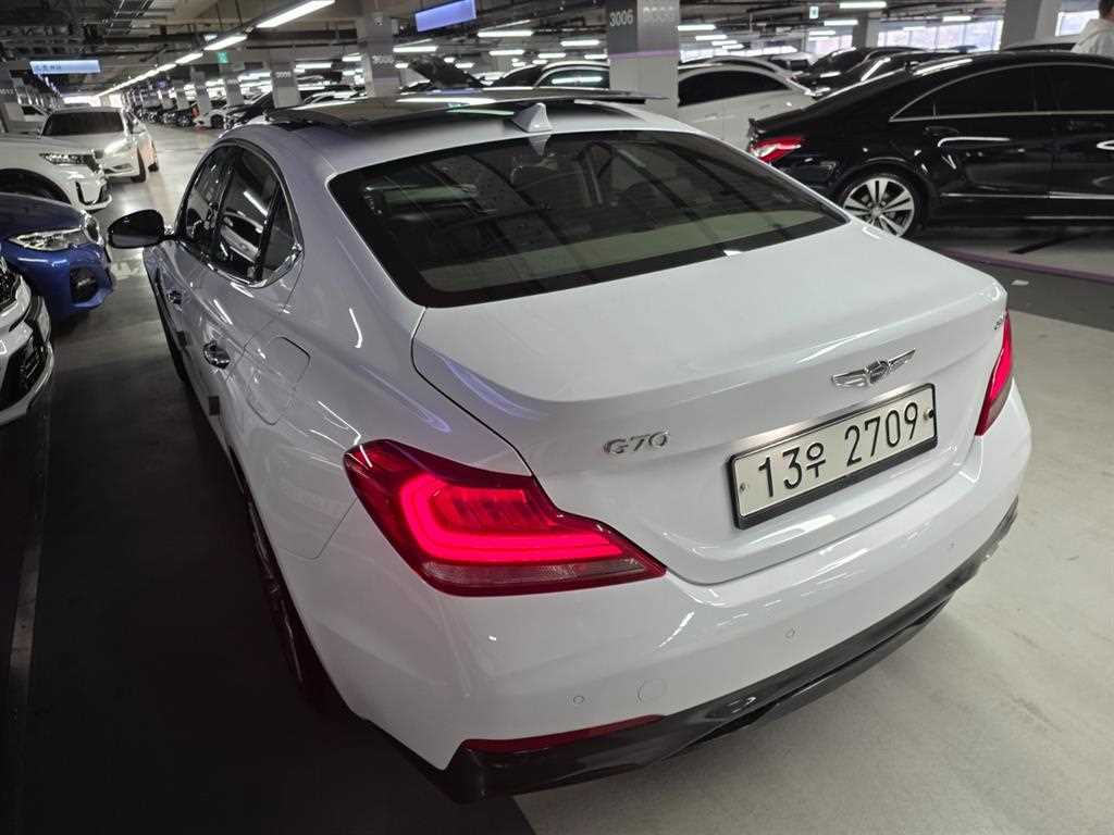 Genesis G70 - Vista 4