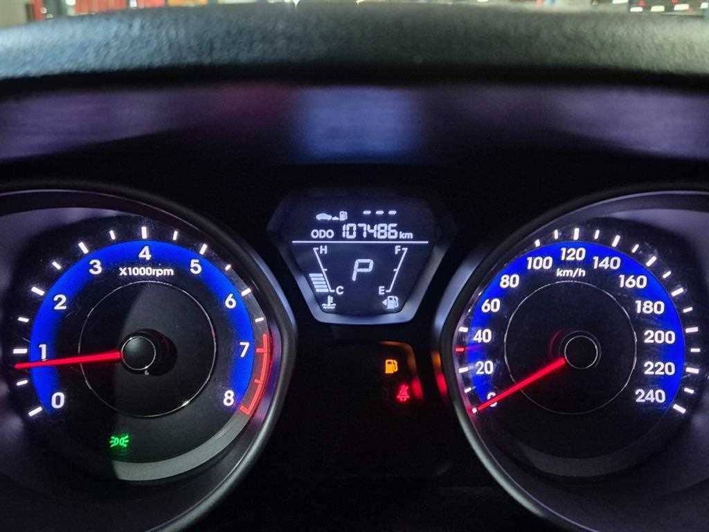 HYUNDAI Avante 2012 Gris - Importación desde Corea - HF Imports Iquique - Foto 13