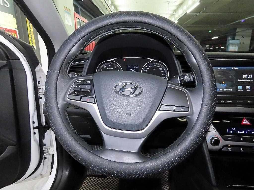 HYUNDAI Avante - Vista 8