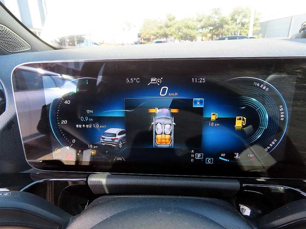 Mercedes Benz GLA Class - Vista 9