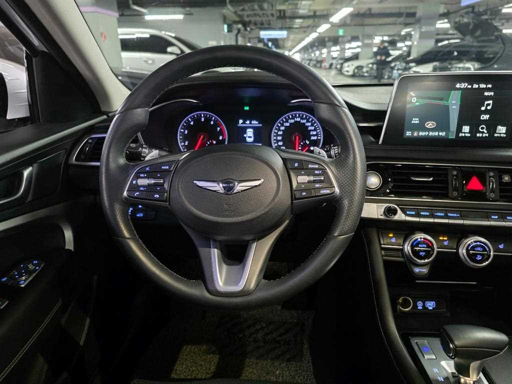 Genesis G70 - Vista 10