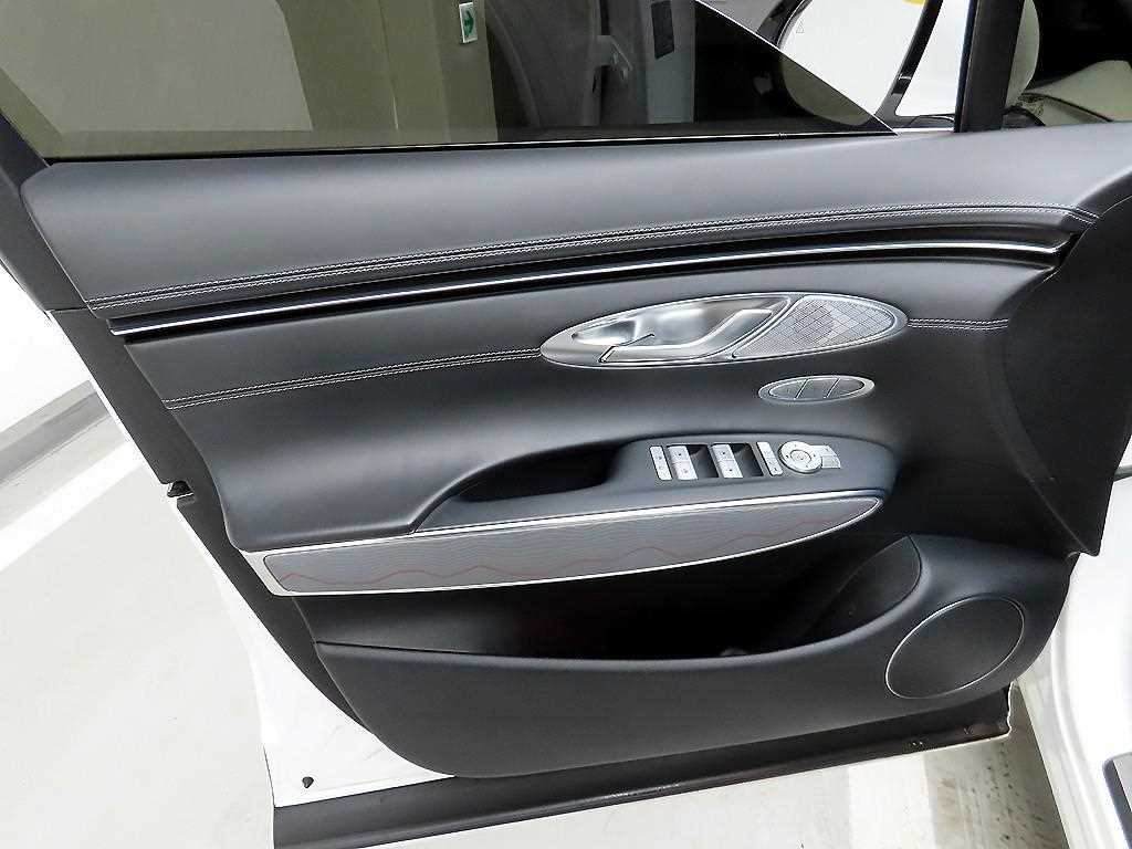 Genesis GV70 - Vista 11