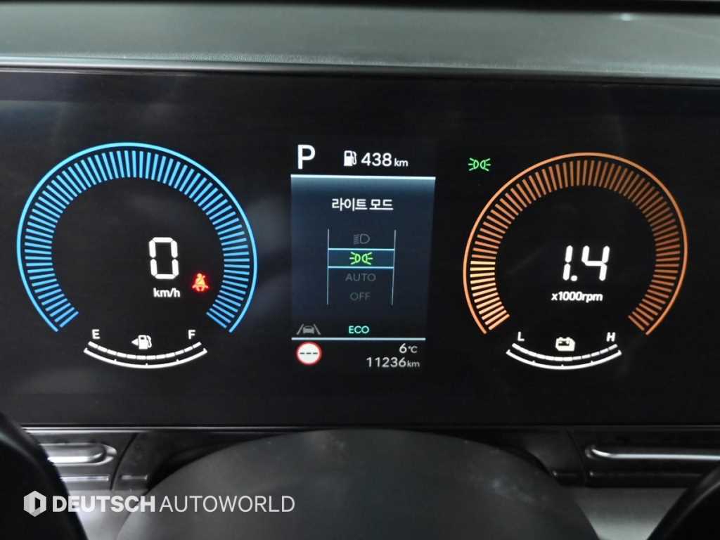 HYUNDAI Kona - Vista 8