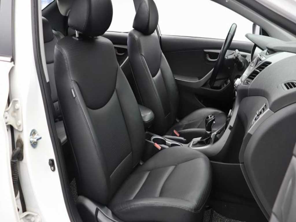 HYUNDAI Avante - Vista 7