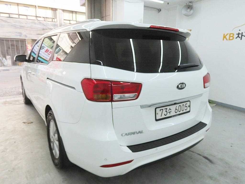 KIA Carnival - Vista 3