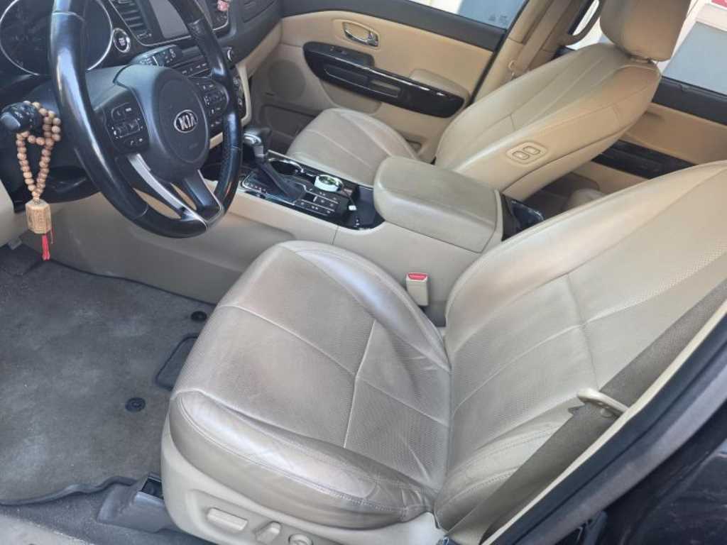 KIA Carnival - Vista 10