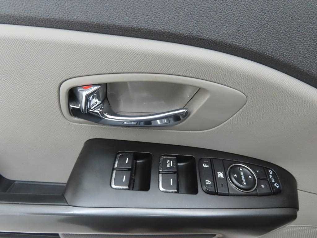 KIA Carnival - Vista 9