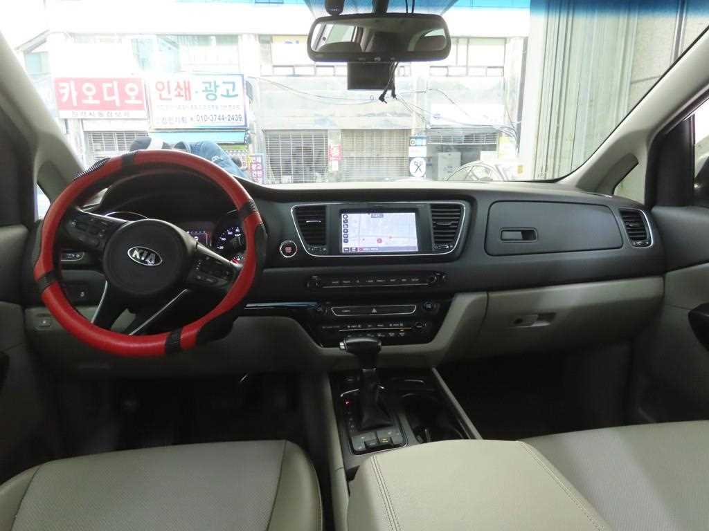 KIA Carnival - Vista 7