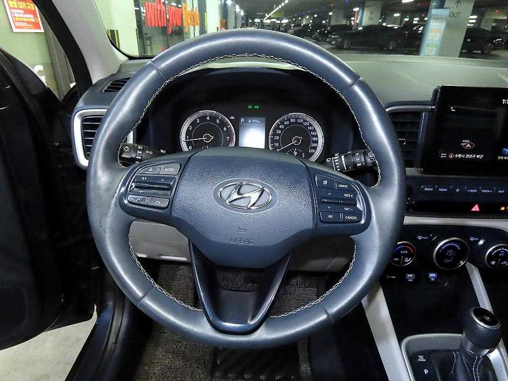 HYUNDAI Venue - Vista 8