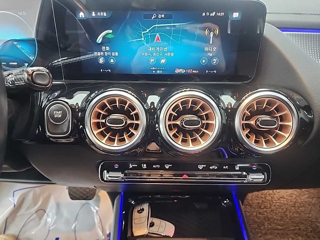 Mercedes Benz EQA - Vista 10