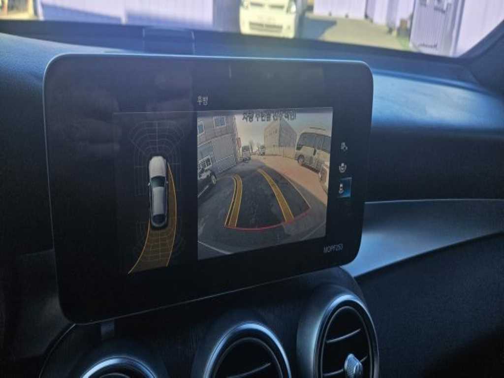 Mercedes Benz GLC Class - Vista 11